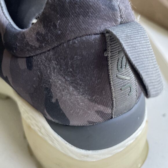 J Slides Grey Camouflage Slip On Round‎ Toe Sneakers Shoes Size 6 Camo *READ - Picture 9 of 11